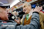 Karel Schwarzenberg přijímal dárky od lidí v Brně