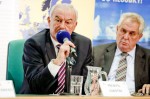 Přemysl Sobotka a Miloš Zeman Debata s kandidáty 8 listopadu 2012 06